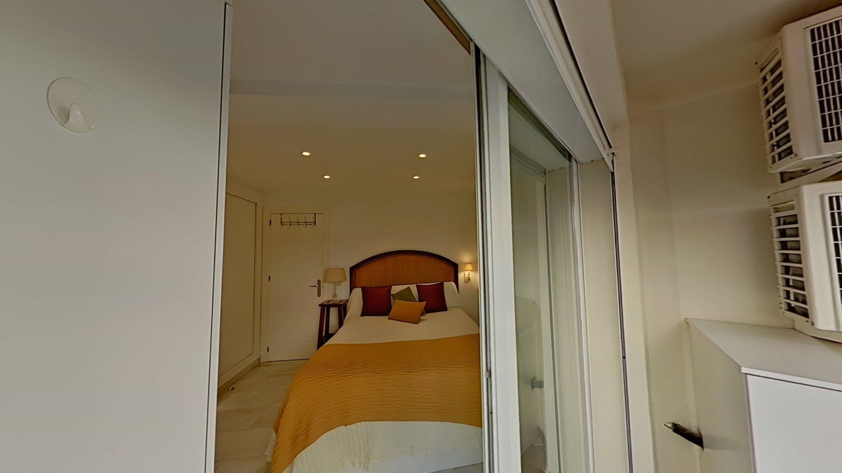 cda318c33a2785bc5404cc644833c6eb - 20