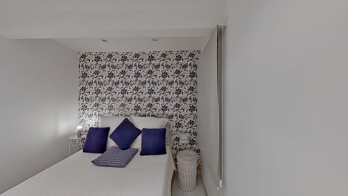 cda318c33a2785bc5404cc644833c6eb - 25