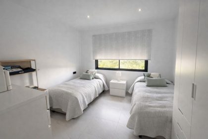 ce1c05f5e0097d844134ed57fb39e470 - 12