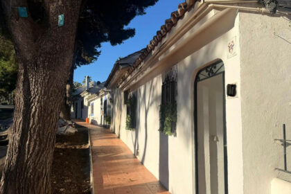 ce47d0e453c973bda75f3f8c306261b8 - 1