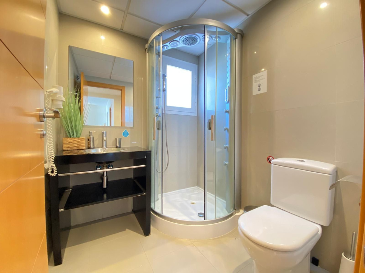 cfa305336f050462d06b5adf621994d6 - 18