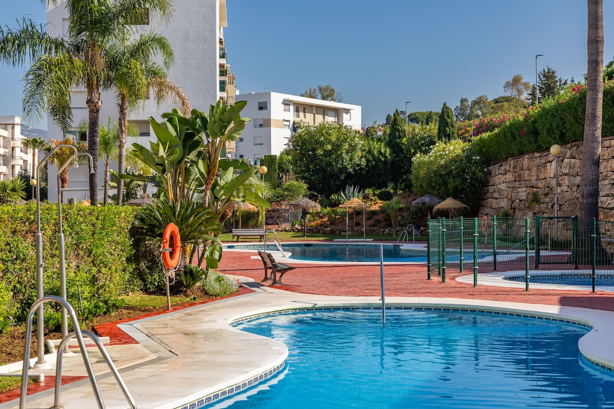 d254d0d19ae6a5a710261cc6540e4f94 - 15