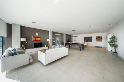 d3254e2b761846f35b21b72797c7e946 - 18