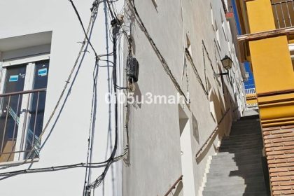 d70dcbde8c097ea5e4e663f37a1a6150 - 12