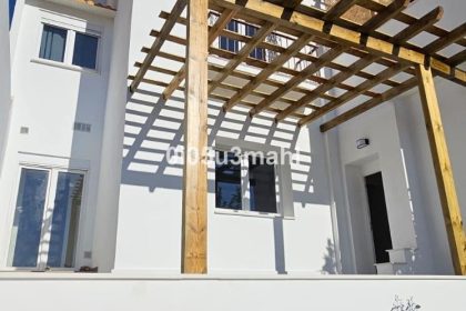 d70dcbde8c097ea5e4e663f37a1a6150 - 2