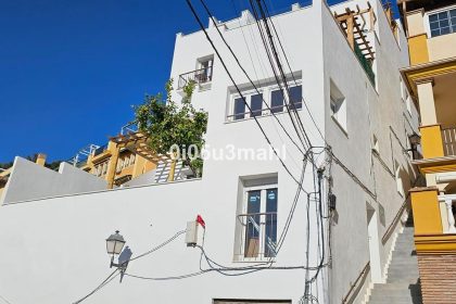 d70dcbde8c097ea5e4e663f37a1a6150 - 3