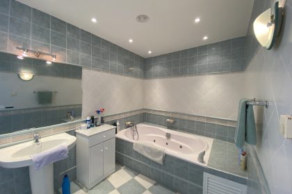 d710ac66866c0aa18153f040c8149cd3 - 27