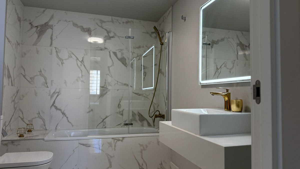 d75e1cb359461c8e17cac2819894bb0a - 32