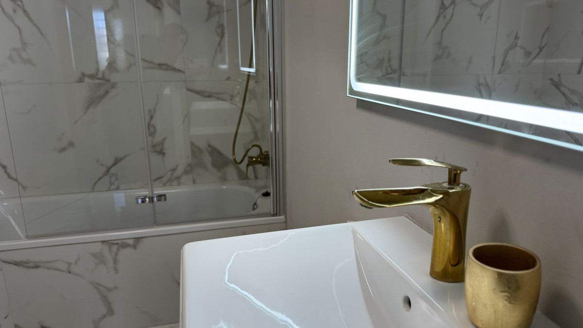 d75e1cb359461c8e17cac2819894bb0a - 33