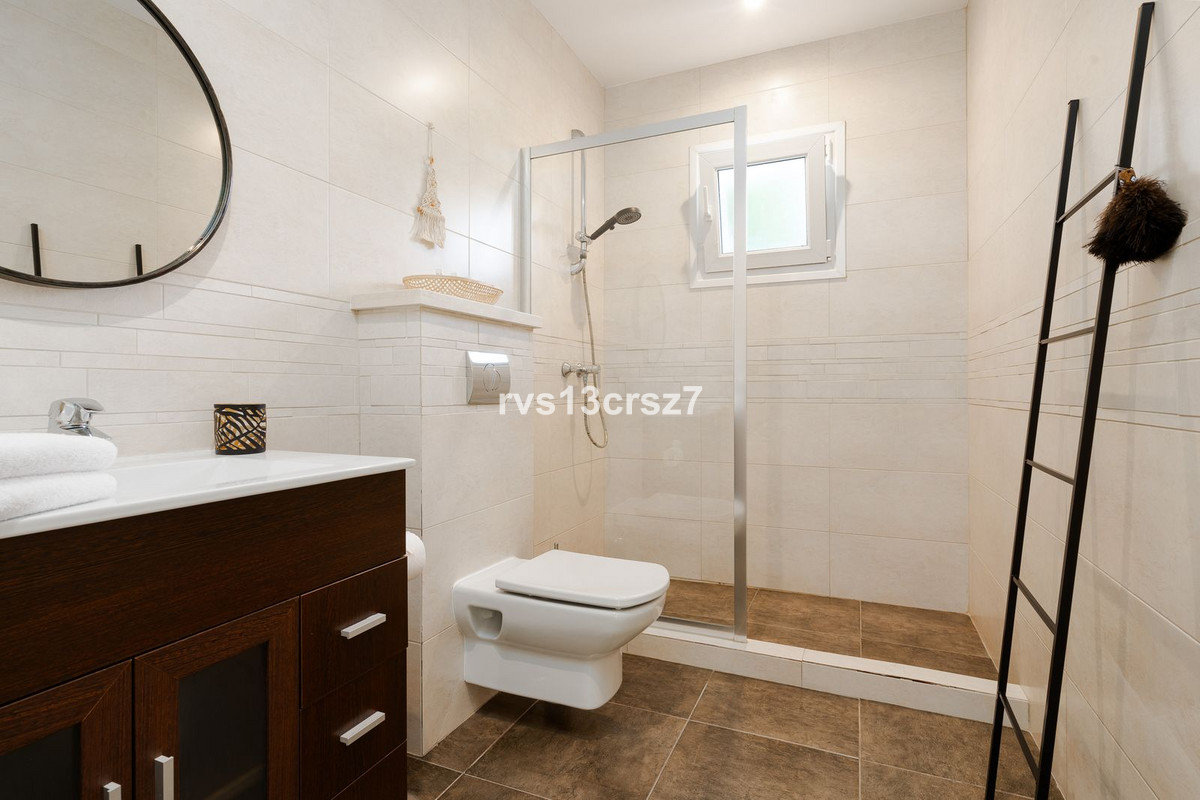 d85c5a116c7313f62edf8815ebccd85f - 32