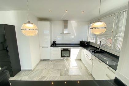 d9ff7a33278a589008a1ea6d27e85f73 - 18