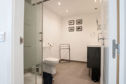 d9ff7a33278a589008a1ea6d27e85f73 - 42