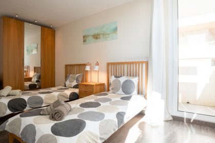 d9ff7a33278a589008a1ea6d27e85f73 - 54