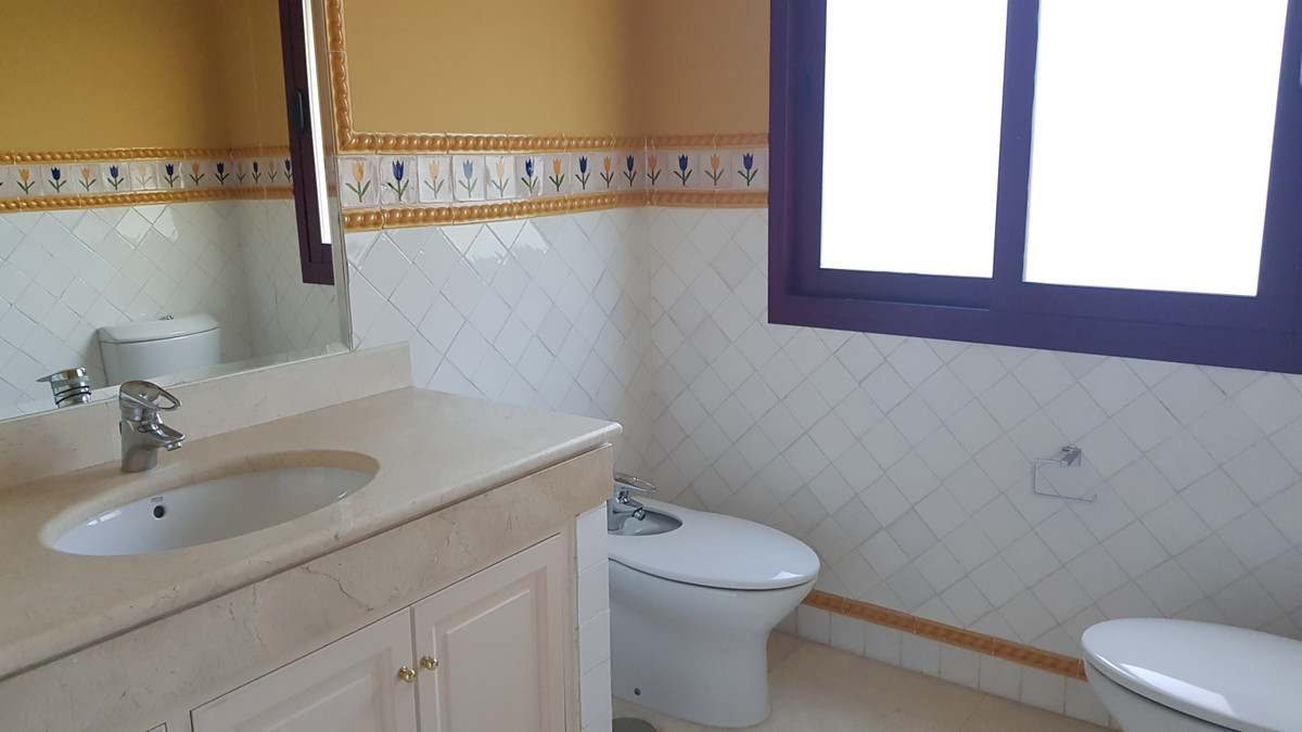 da2b513014c8b0211dbc11a692646811 - 32