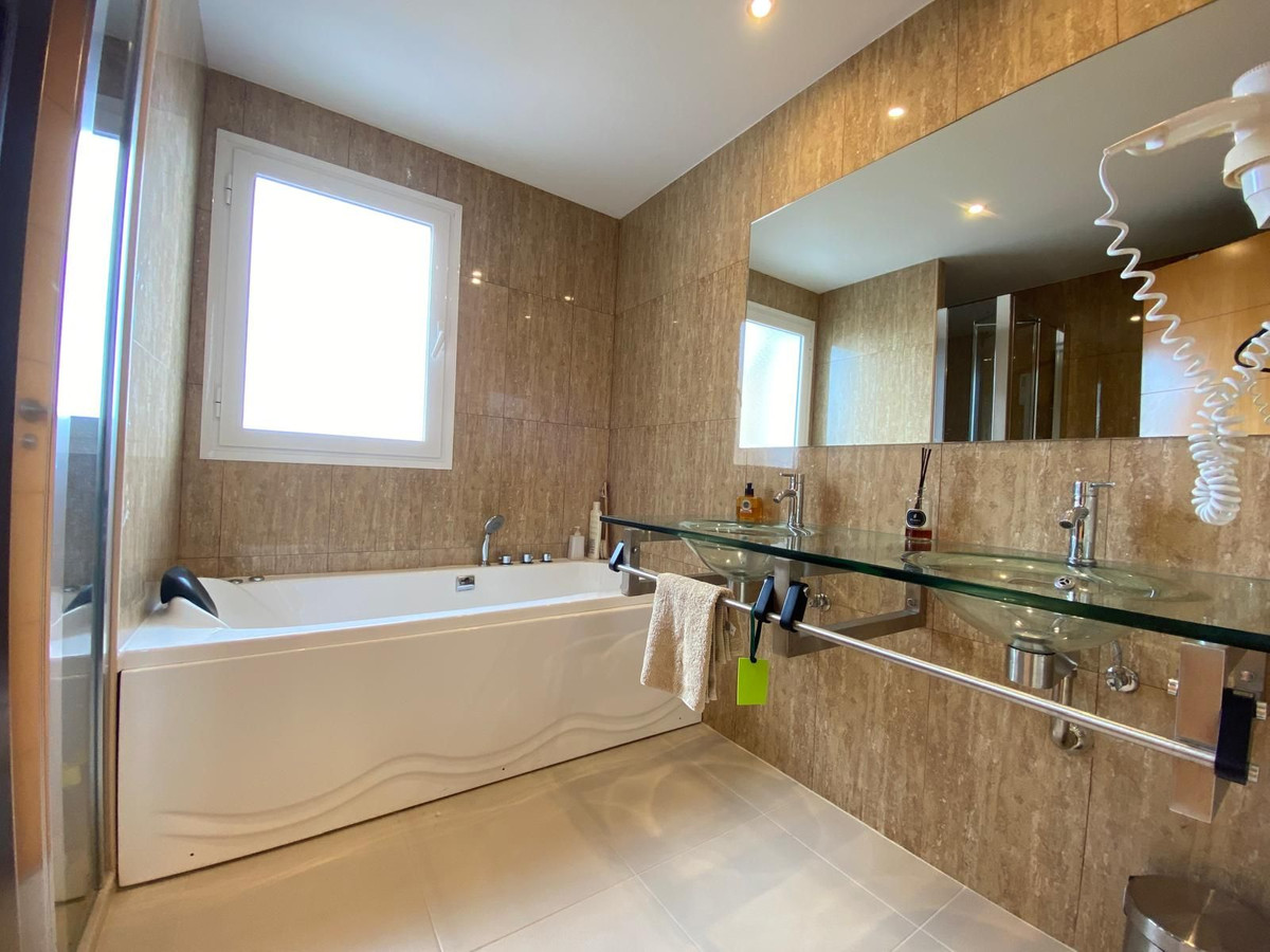 daa5890b2405517c61d783b36d220fc7 - 16