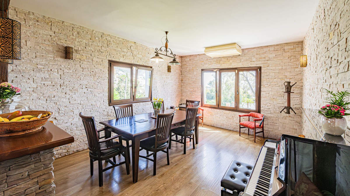 ded0a0ccdb156e802f943923fc831ffe - 14