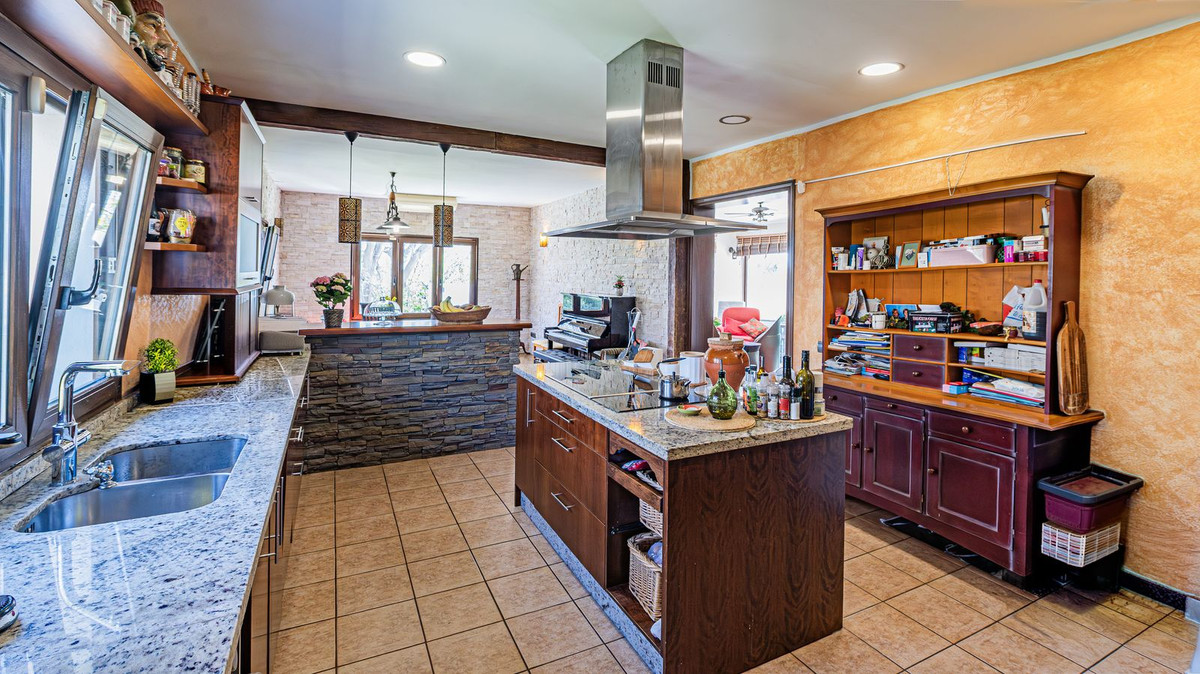 ded0a0ccdb156e802f943923fc831ffe - 16