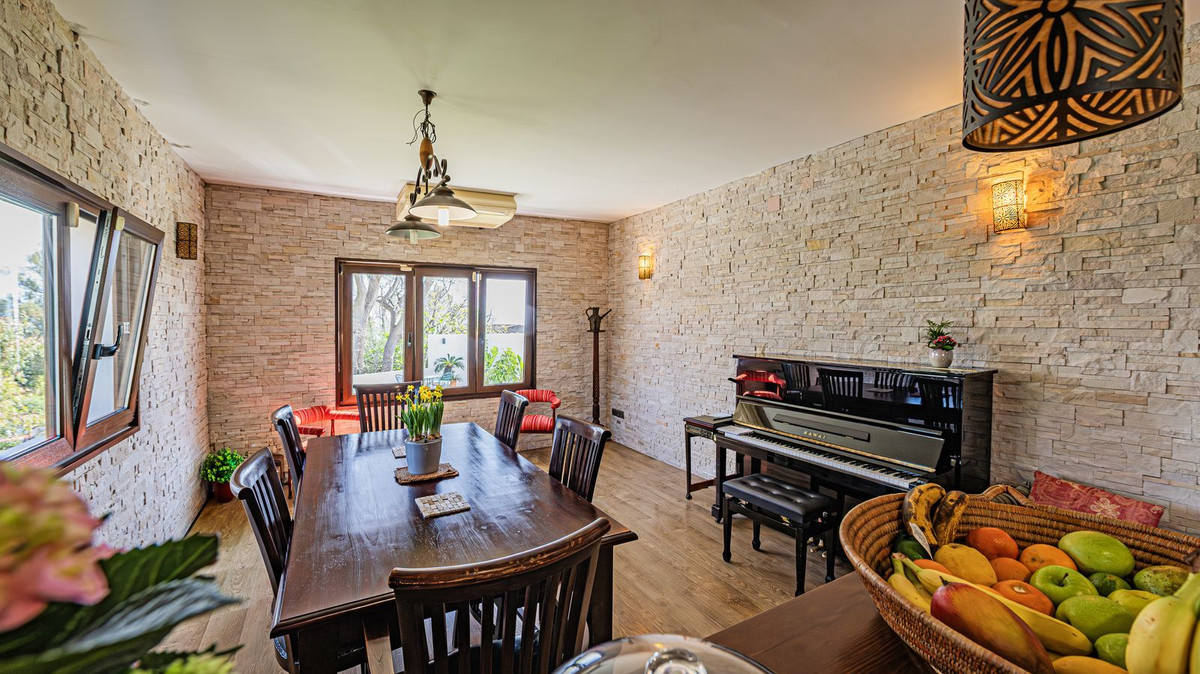 ded0a0ccdb156e802f943923fc831ffe - 18