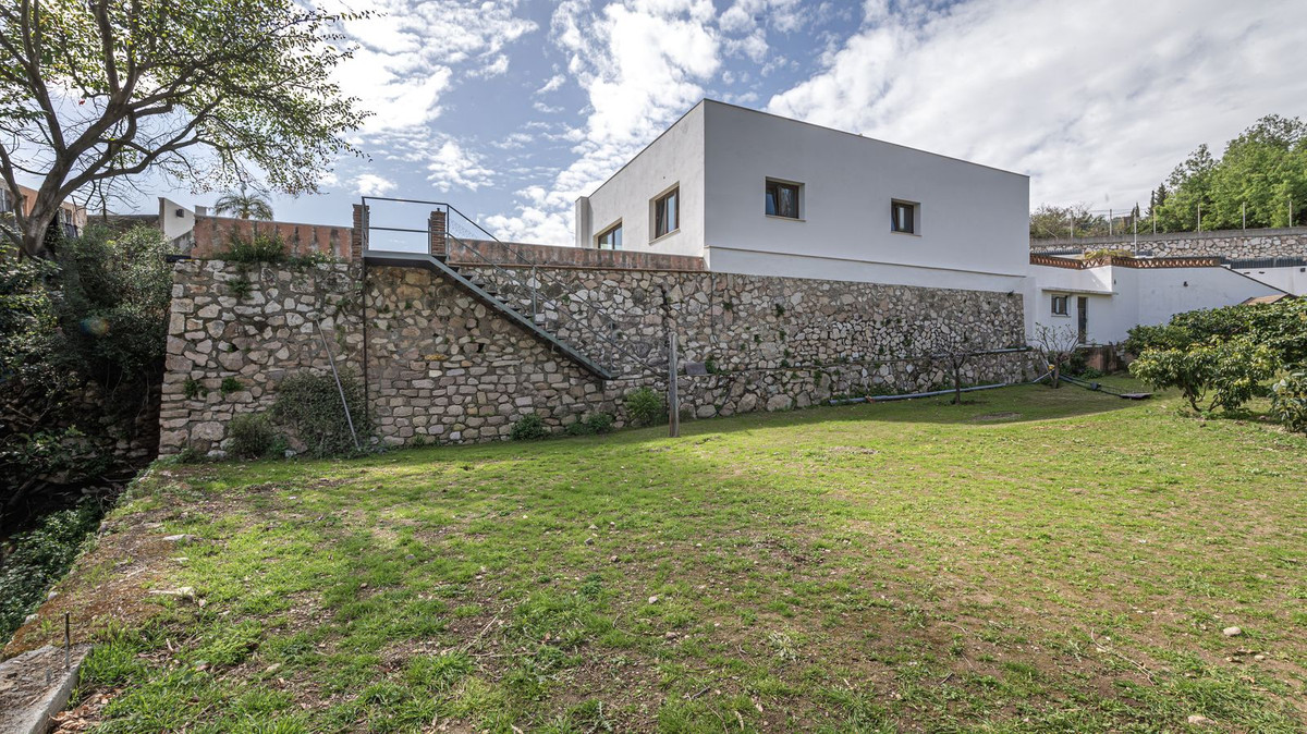 ded0a0ccdb156e802f943923fc831ffe - 24