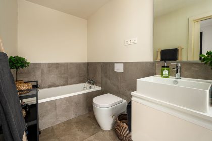 df10dcc32649f84ee6d3b47327ba7bf6 - 18