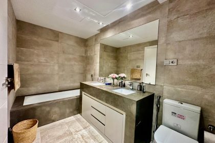 df2d1adb3519bdc5e6a7c0b3901c2ea2 - 24