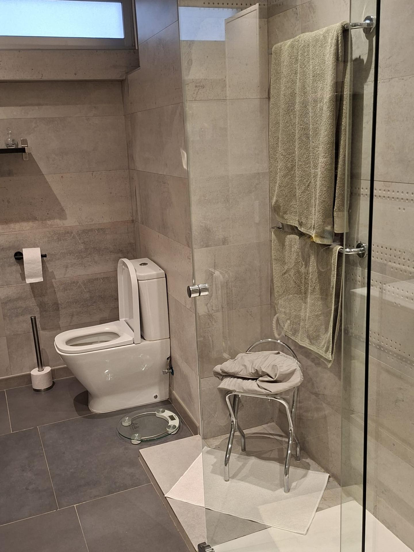 dfa5c08ba67a23b5470c3c67c9122a6a - 33