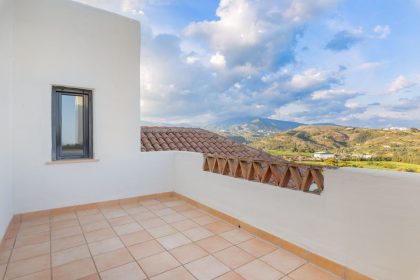 dffb50c13ede0e1bcfbcc993724806d6 - 18