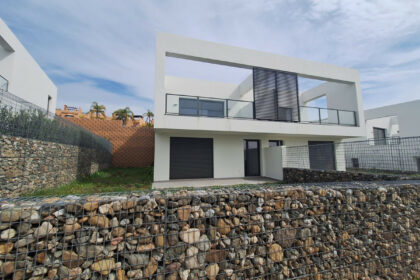 e093742c8f9344148b3323ef53b105c6 - 1