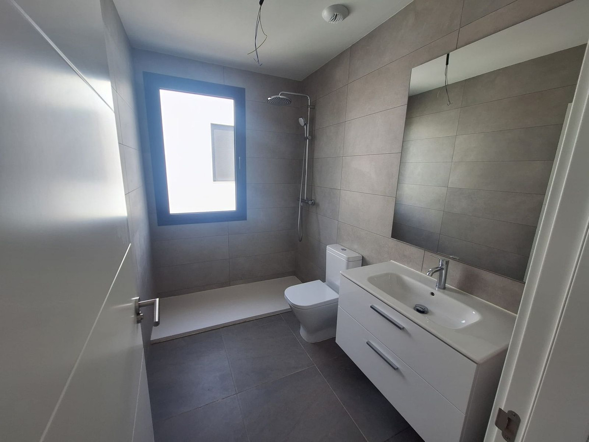 e093742c8f9344148b3323ef53b105c6 - 18