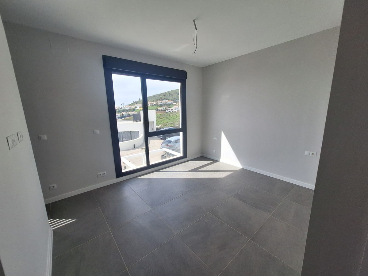 e093742c8f9344148b3323ef53b105c6 - 24