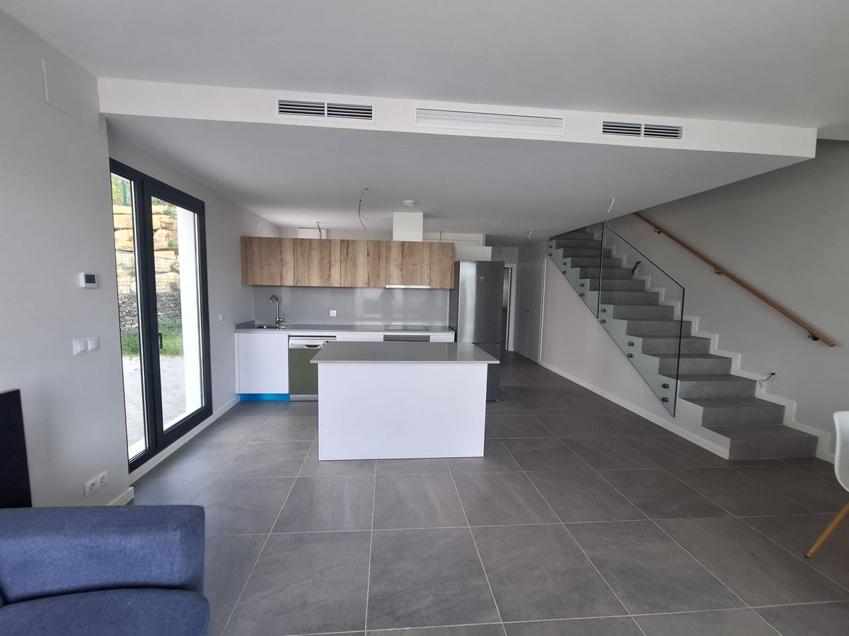 e093742c8f9344148b3323ef53b105c6 - 30