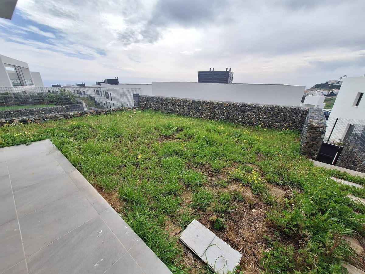 e093742c8f9344148b3323ef53b105c6 - 40