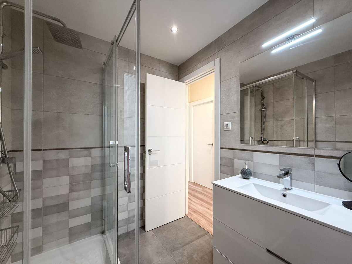 e0b83f106219f0be2e3b4c718d7af864 - 11