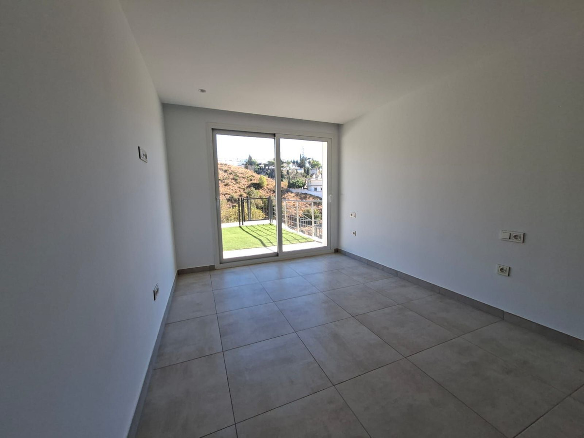 e0bd1ccf8e00822cf92c2c90aad13830 - 50