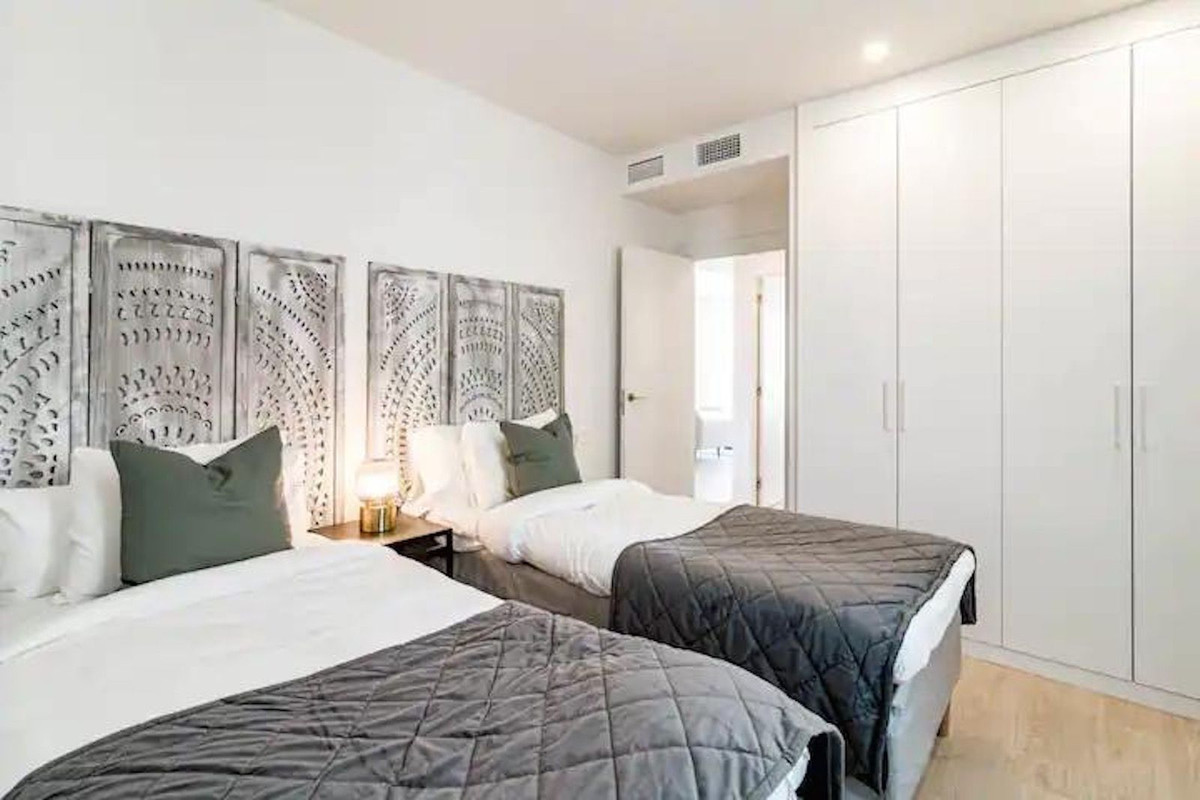 e25bf1c8fe97049cbbe4ed1dfe897564 - 11