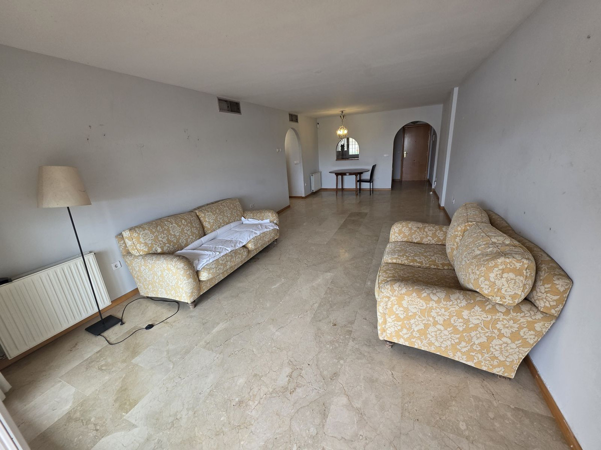 e2ad1a509897f94b5b2bce47ff10e732 - 18