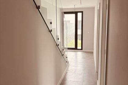 e349ebb79b678006303942aa1f59dad9 - 12