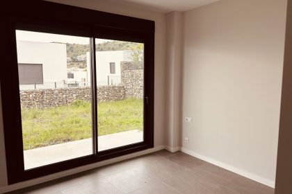 e349ebb79b678006303942aa1f59dad9 - 14