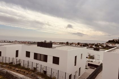 e349ebb79b678006303942aa1f59dad9 - 18