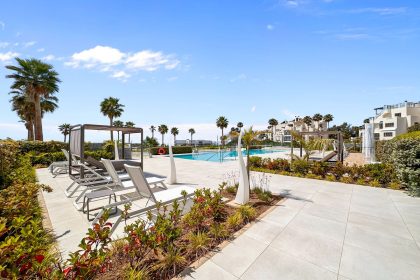 e45c9f9cf9fbfaf48c51f7f91dc02f77 - 73