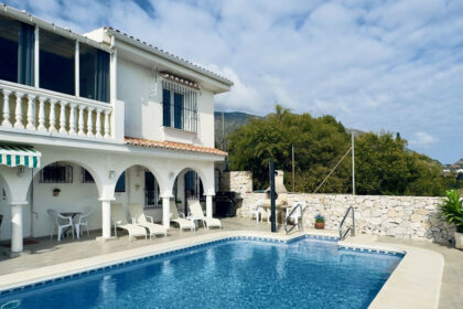 e496fbcaf9124357a31d1c4bd76b265a - 1