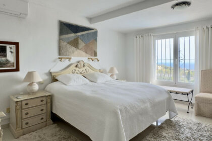 e496fbcaf9124357a31d1c4bd76b265a - 14