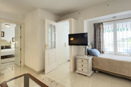 e496fbcaf9124357a31d1c4bd76b265a - 28