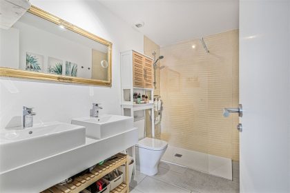 e49f24fc25a68538904eab635b45fe3d - 19