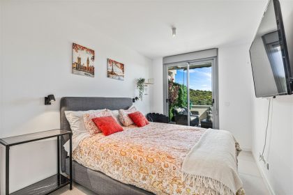 e49f24fc25a68538904eab635b45fe3d - 23