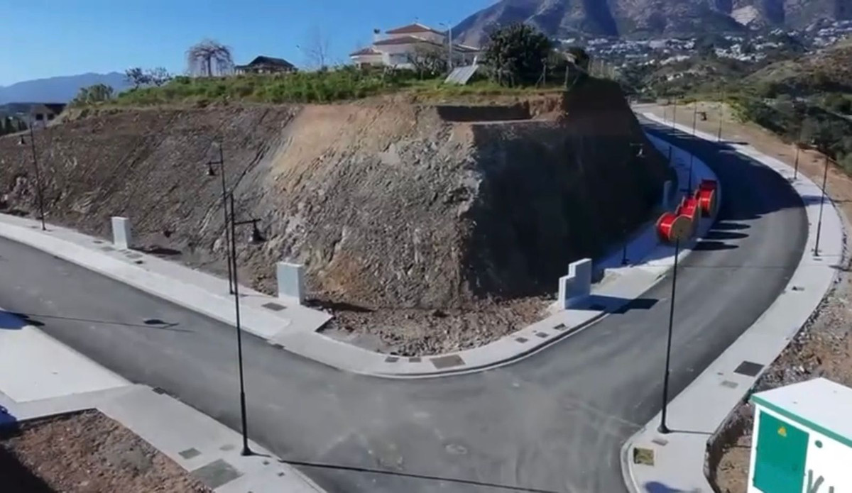 e6d30d6528a25e8c39fc13a528f44a2b - 6