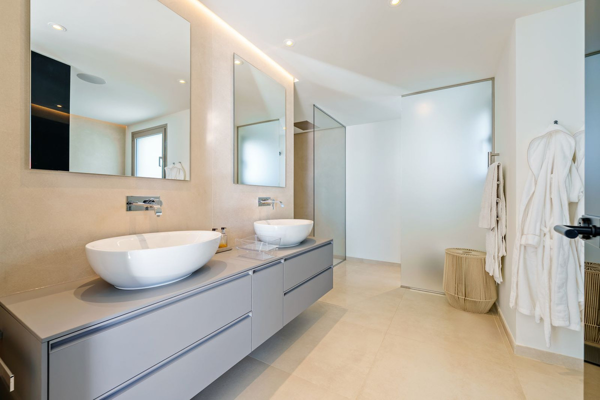 e70e6759f3ffe5f10369c0e9490f4161 - 16