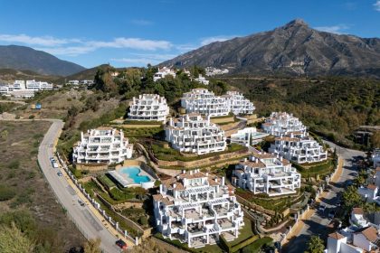 e70e6759f3ffe5f10369c0e9490f4161 - 2