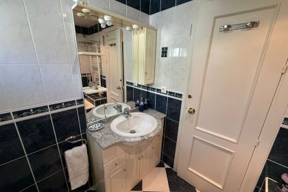 e7925c0d4daaf44b4202e0bd603e4eeb - 24