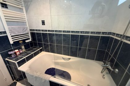 e7925c0d4daaf44b4202e0bd603e4eeb - 26